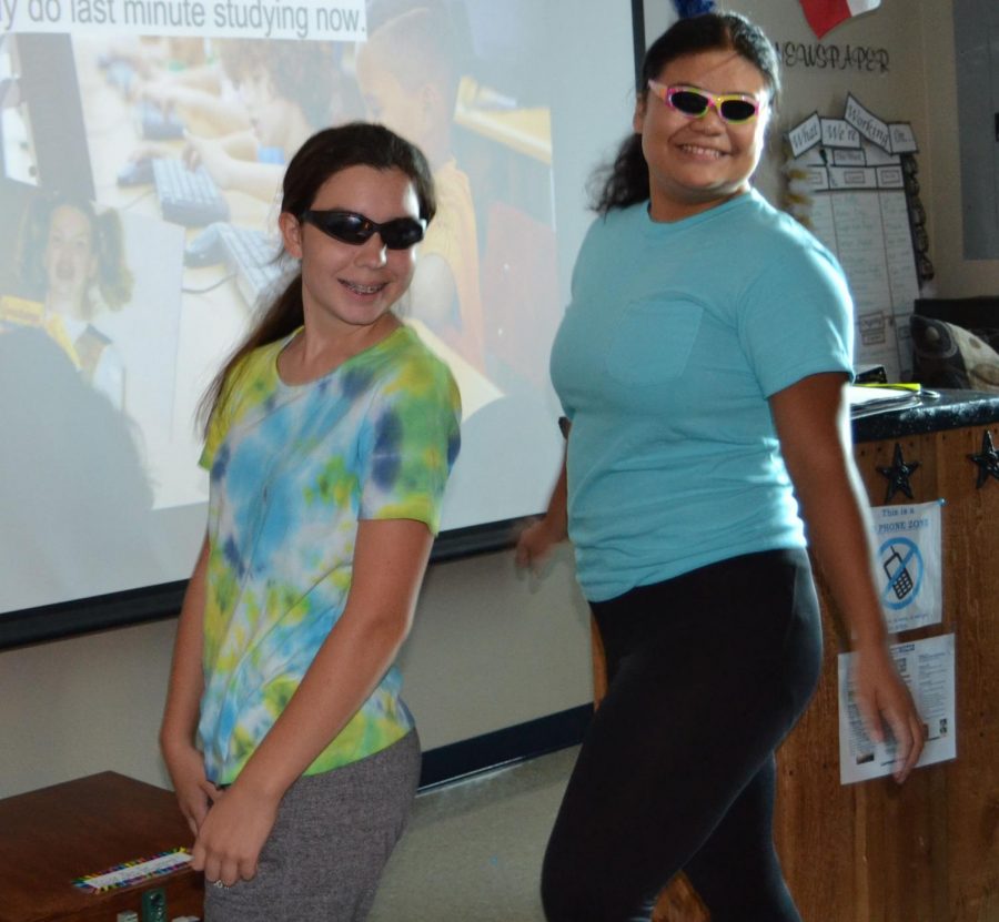 Freshman Alexis Hamilton and Junior Claudia Sanchez dance to Take On Me on Meme Day. 