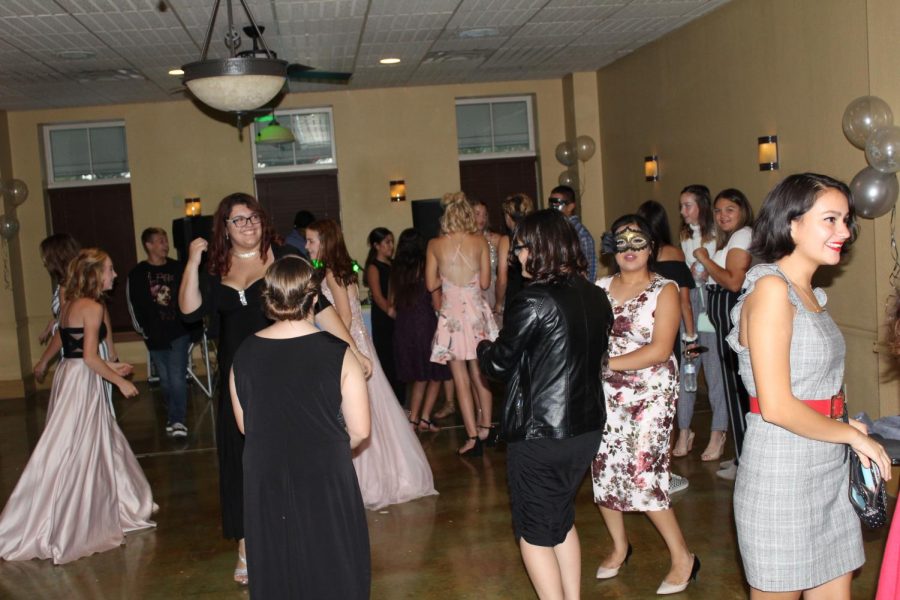 Students enjoy the homecoming dance at bar 17 on Sept. 14.