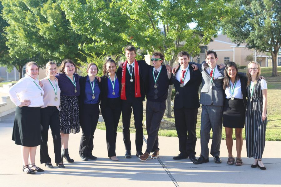 After results came in TTT Medalists pose for group picture. Not pictured : Lydia Breuer