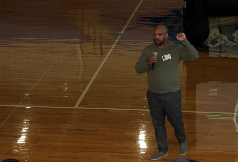 Toxic relationship specialist Matthew Phifer speaks at the assembly for juniors and seniors about setting boundaries April 20.