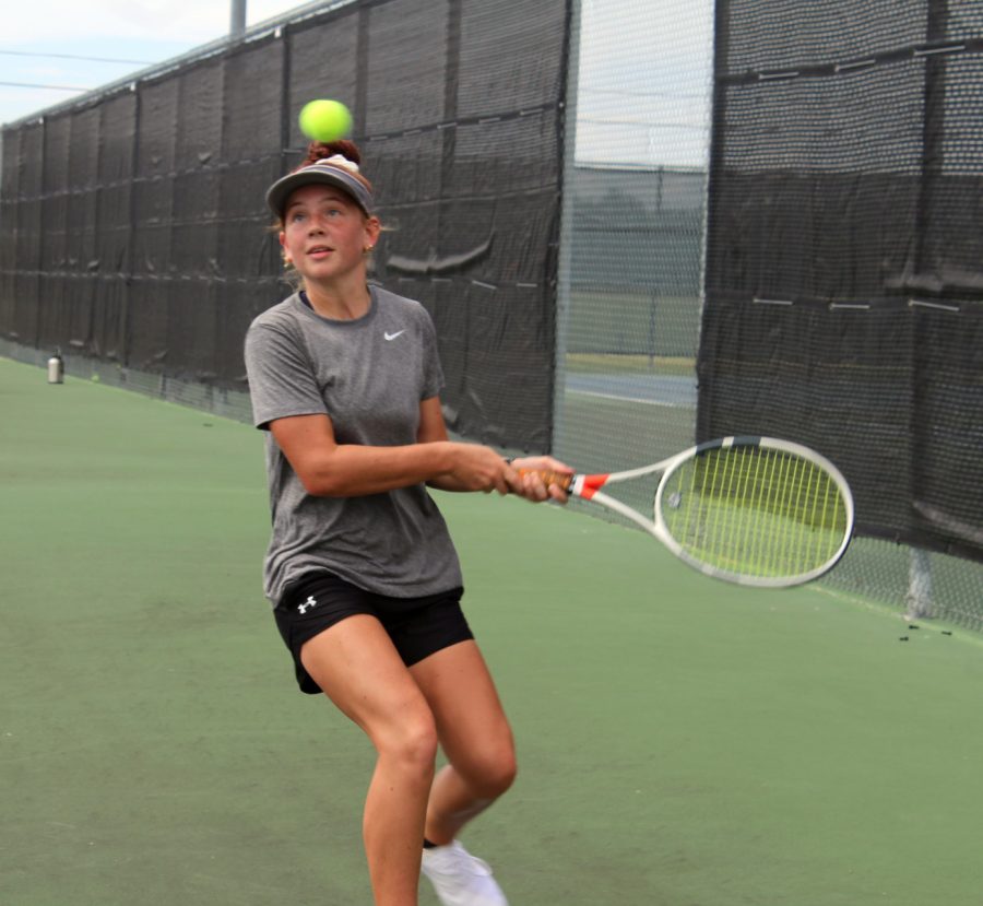 Sophomore+Allison+Valdez+practices+tennis+after+school+Aug.+18.