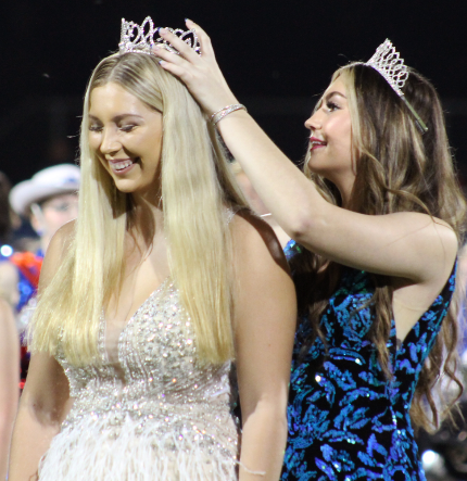 Former Homecoming queen Jara Stephens crowns senior Madison Roedler at halftime Sept. 23.