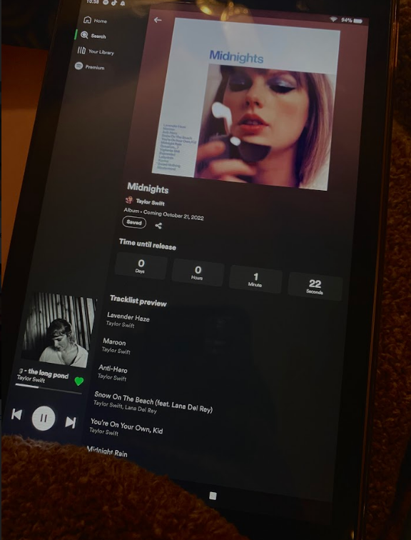 I listened to Taylor Swift while waiting for Swifts new album to release. This is two minutes before the new release. 