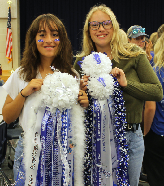 Sophomores Jetzalie Guzman and Peighton Hamilton wear mums to celebrate Homecoming day Sept. 8.