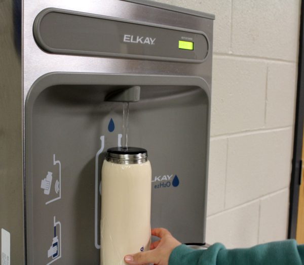 Water bottle overflows because the fountain fills fast.