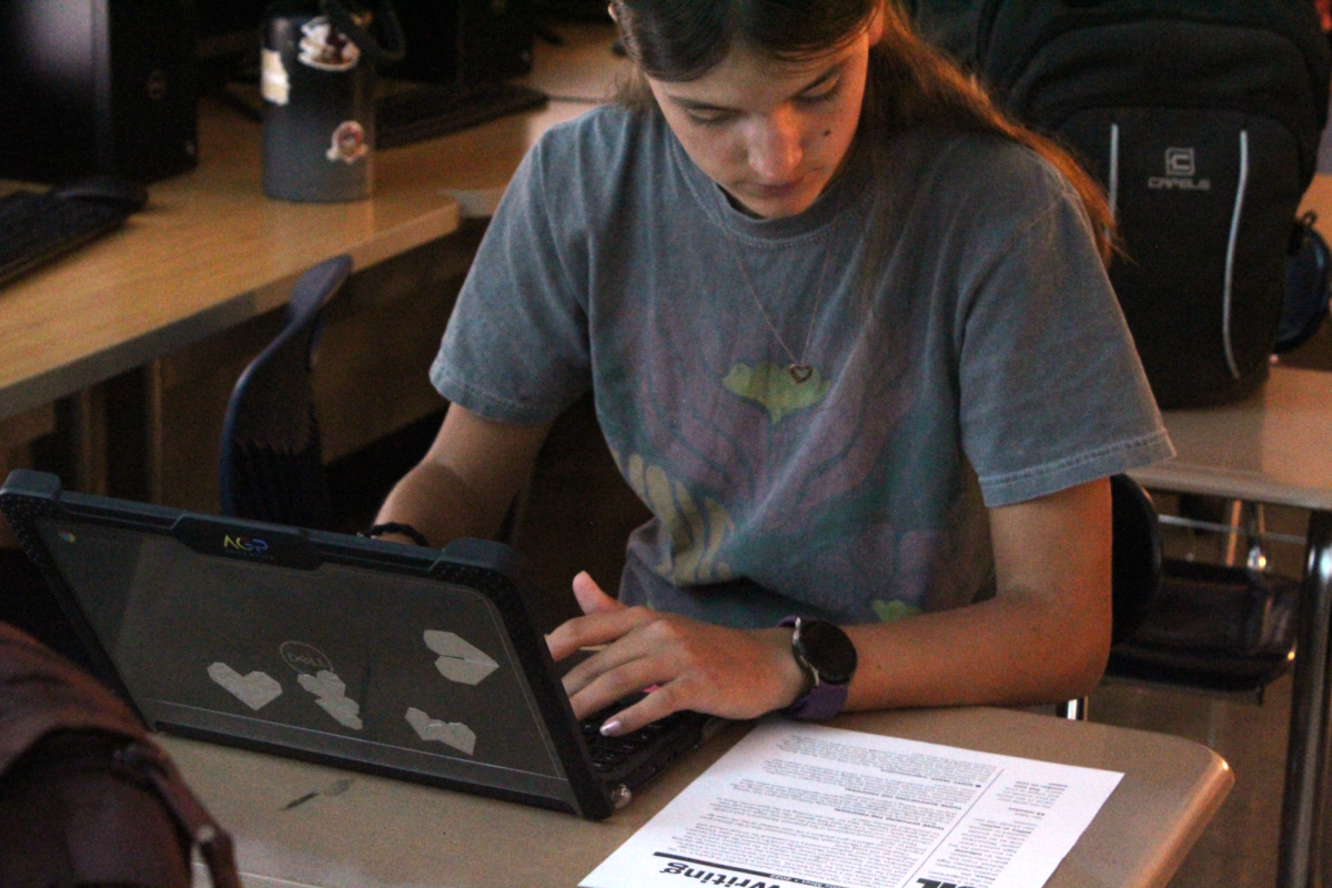 Freshman Madelynn White practices with a 2022 UIL state editorial prompt during journalism class. 